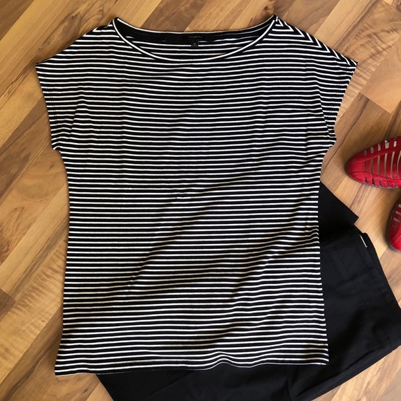 Talbots Tops - TALBOTS black/white rayon blend tee-new cond. ⭐️LOWEST Price.going to goodwill